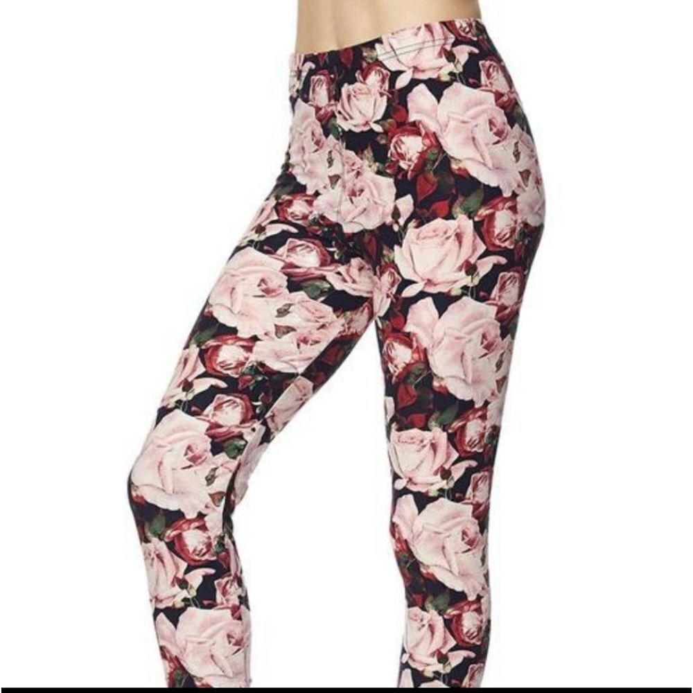 Floral on black leggings - Picture 5 of 5